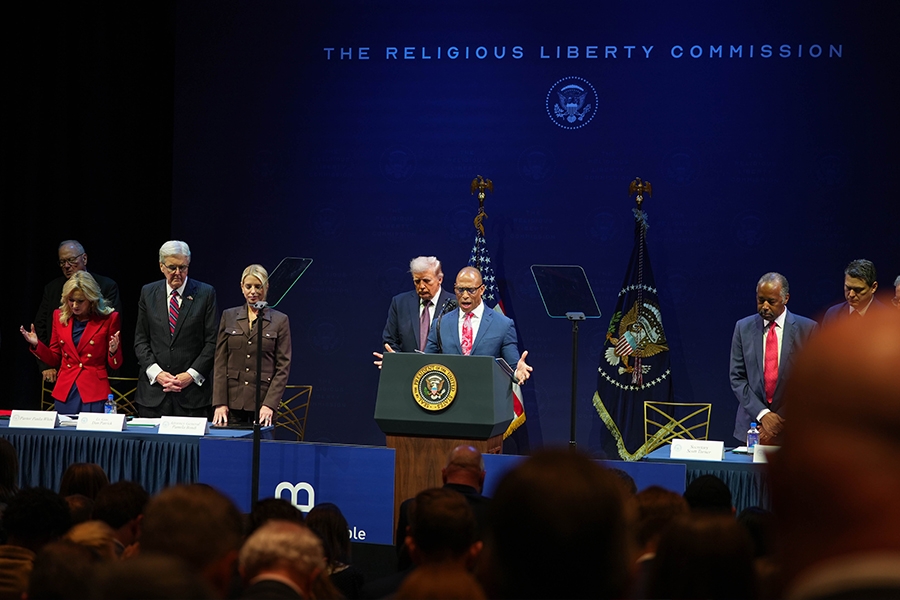 RLC Member and Secretary of Housing and Urban Development Scott Turner leads the Religious Liberty Commission and audience in prayer.