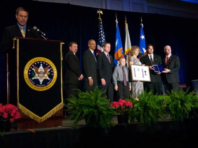 The family of Officer Stanley Cooper accepting the Fallen Hero Award and a U.S. Marshals Service Purple Heart Award.