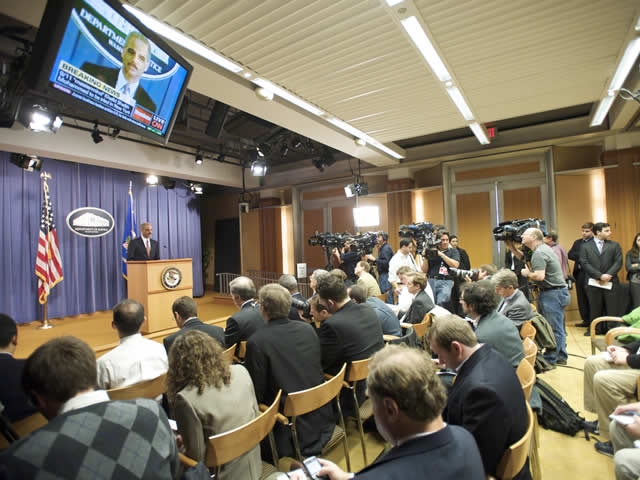 Attorney General Holder announces the prosectution of the detainees in federal court.