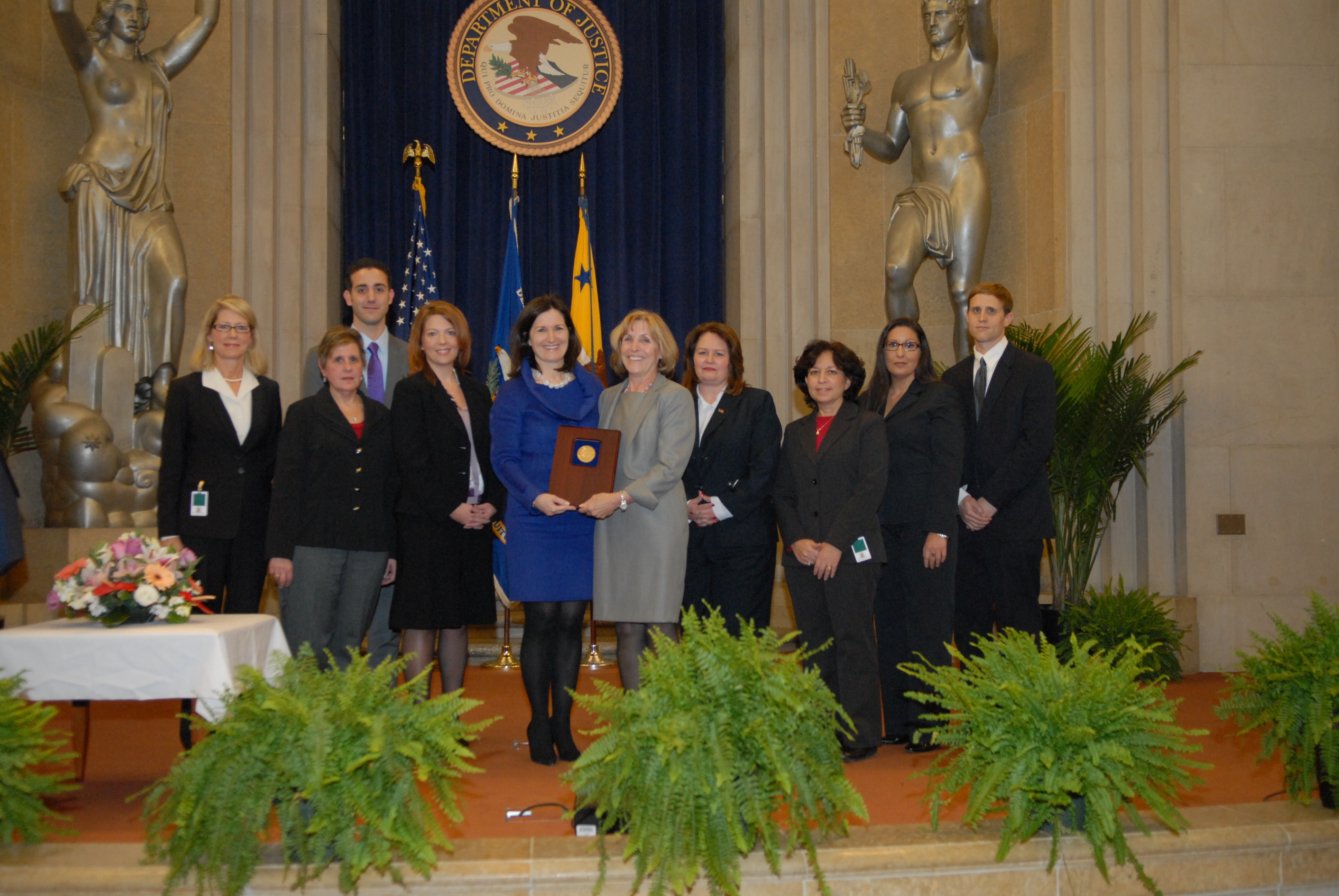 AAG Christine Varney presents a 2010 AAG Team Award to the U.S. v. Norris Trial Team