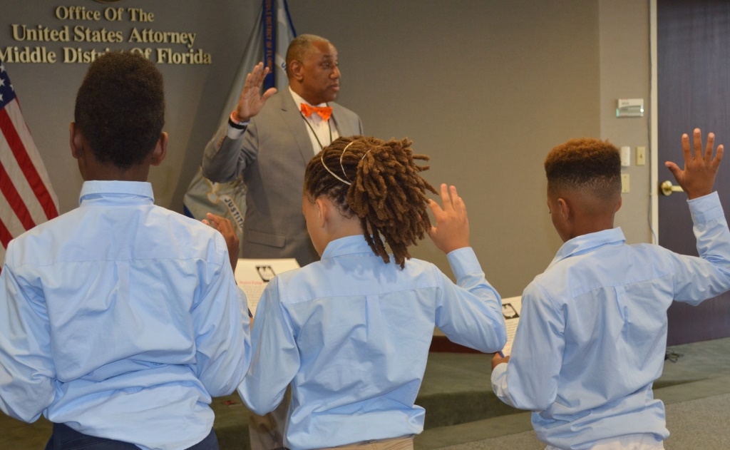 ATF SSA Richardson administers student pledge against gun violence