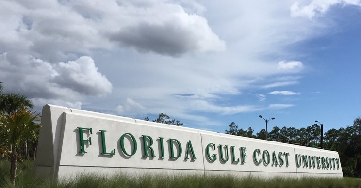 FGCU Welcome Sign
