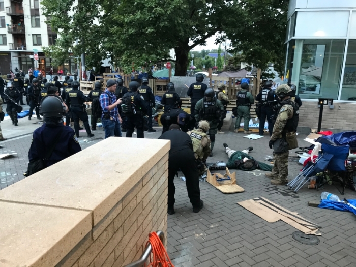 FPS Officers Clear Entrance to Federal Facility