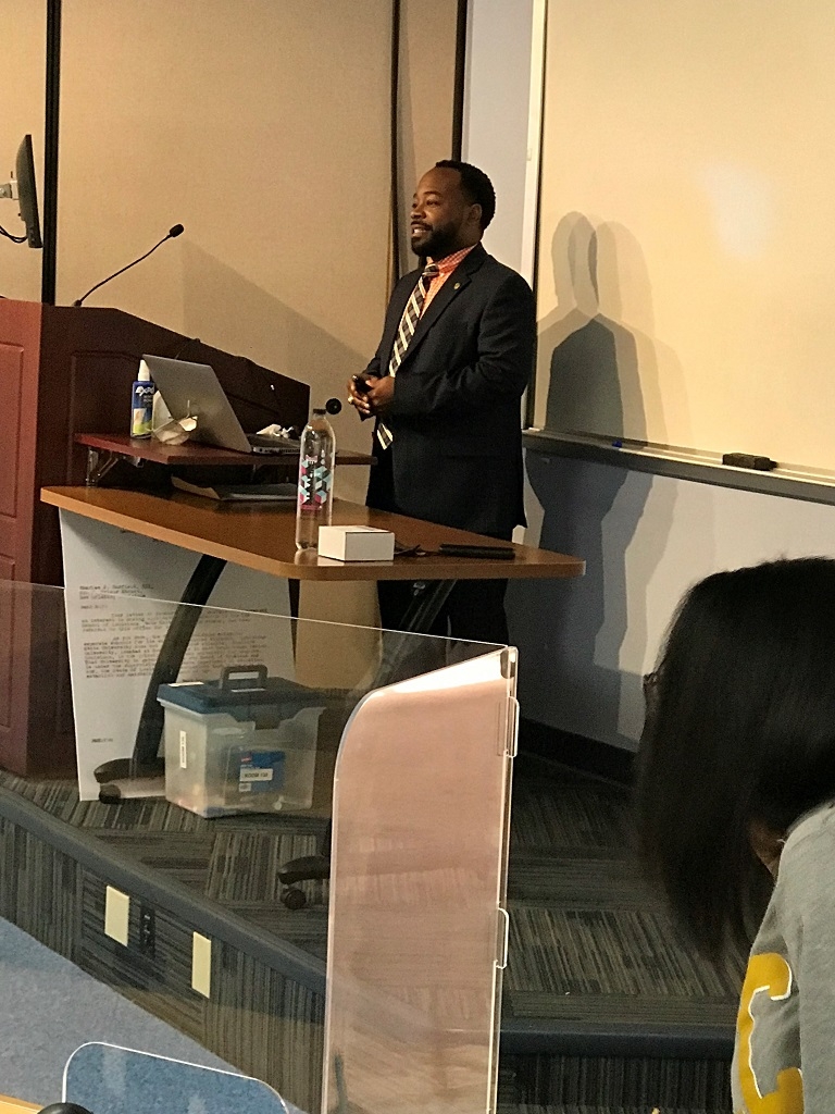 Criminal Chief Jamie Flowers talks to Southern University law students