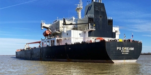 Photo of ship PS Dream at anchor