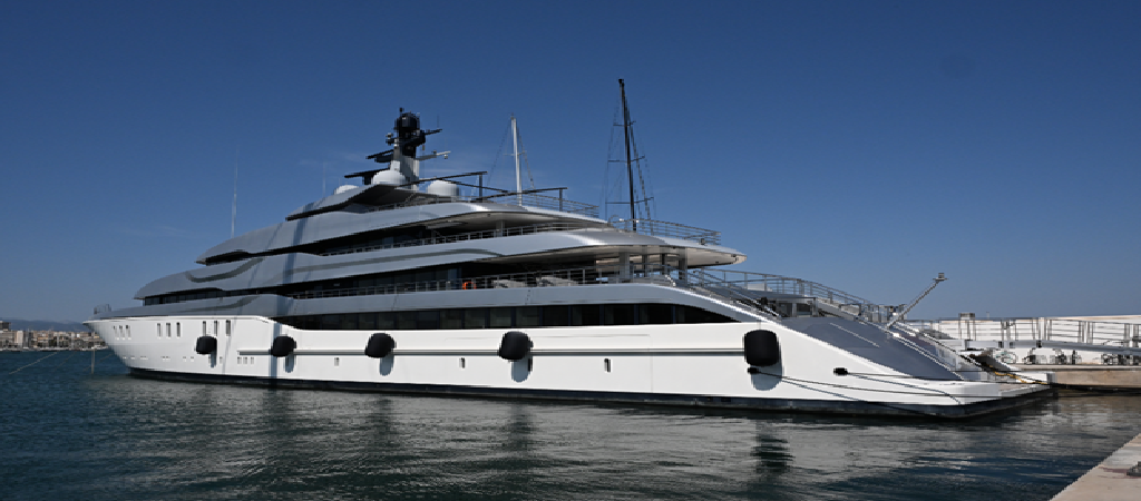 The M/Y Tango