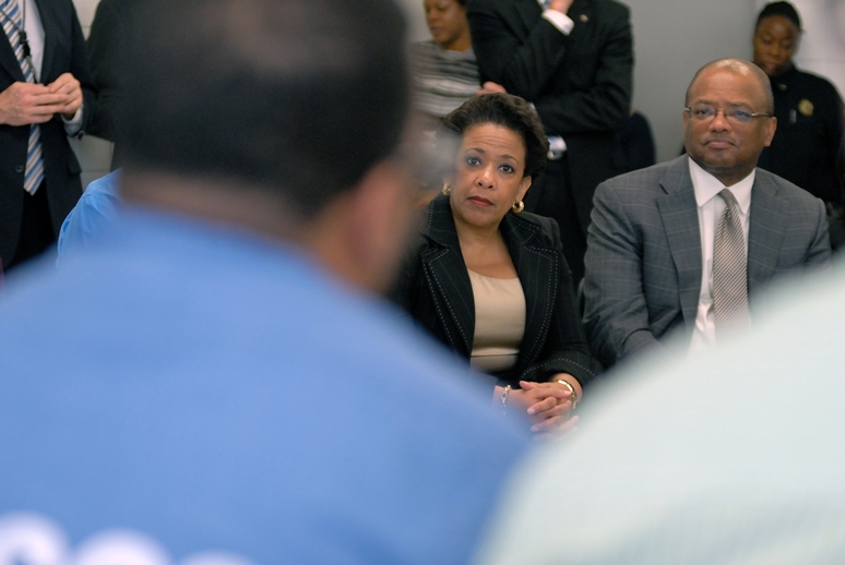 Attorney General Lynch visits Goucher College’s Prison Education Partnership at the Maryland Correctional Institute July 31, 2015