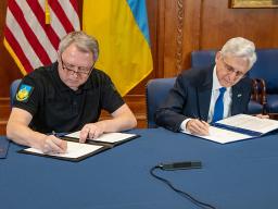 Ukraine Prosecutor General Kostin and Attorney General Garland officially sign the memorandum of understanding.
